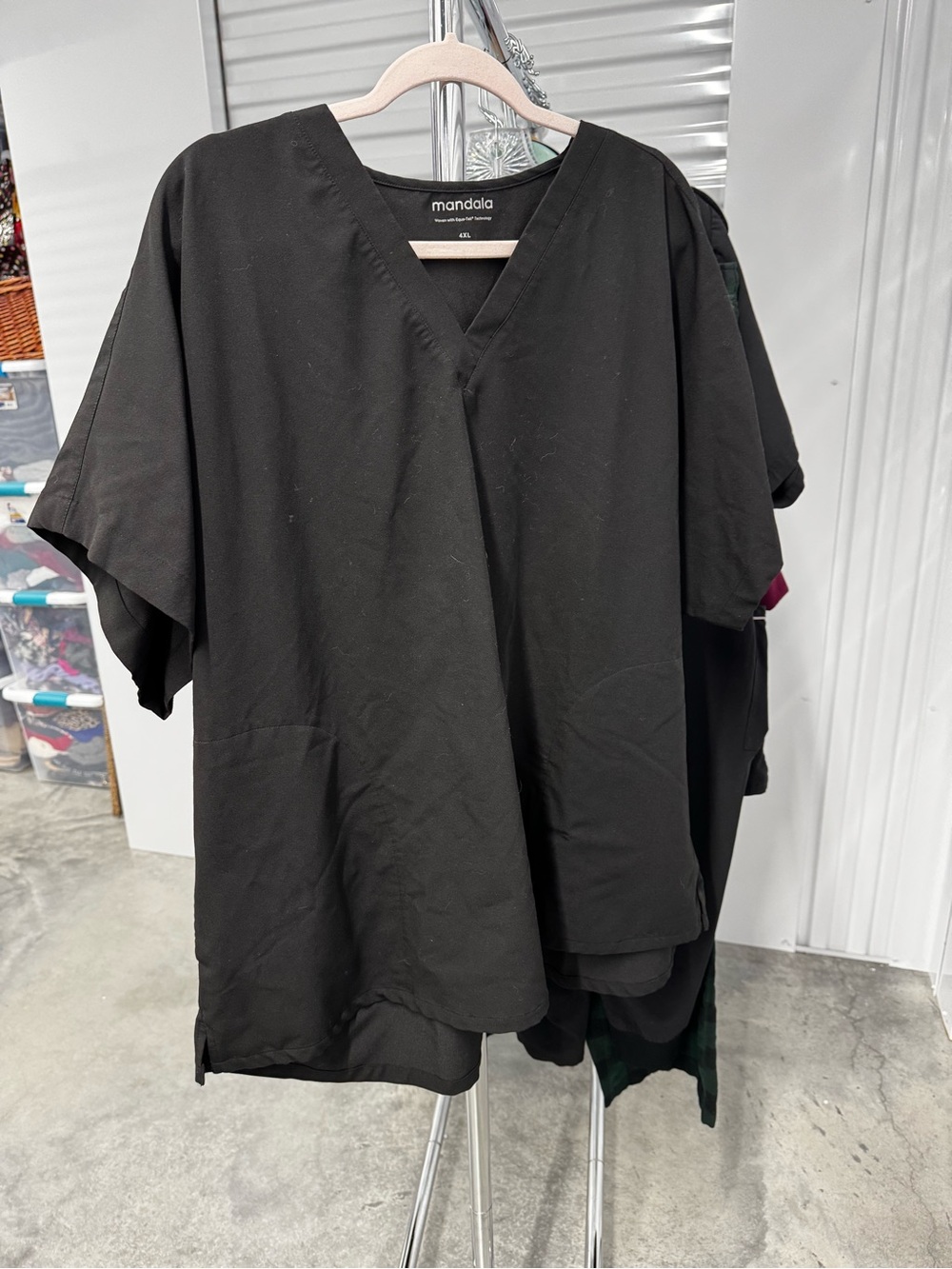 Mandala | Scrub Top in Black | size 4x
